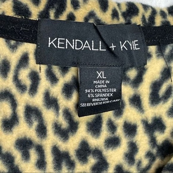KENDALL + KYLIE Fleece Lounge Cheetah Top - Picture 4 of 7